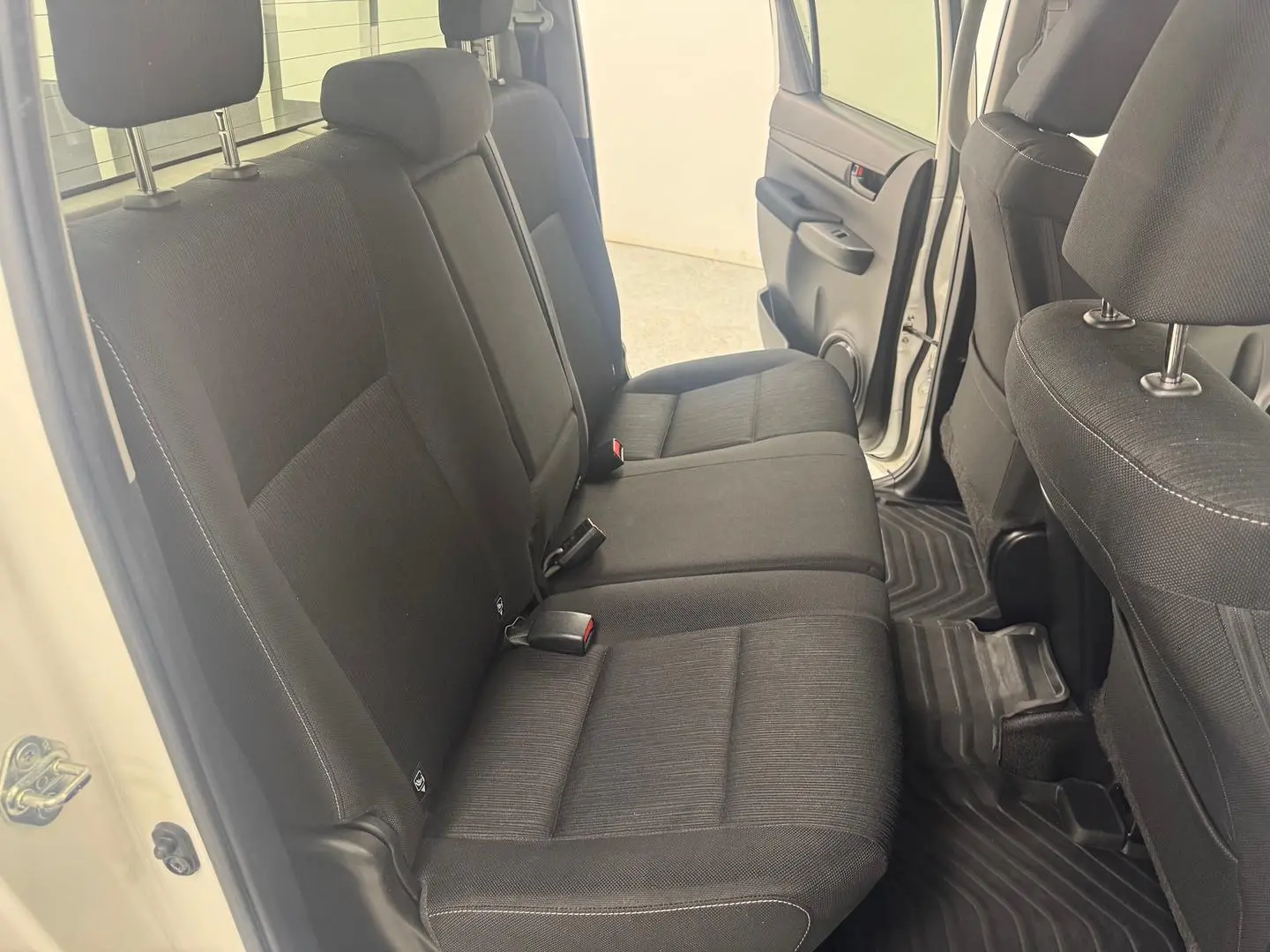 2022 Toyota Hilux Gallery Image 24