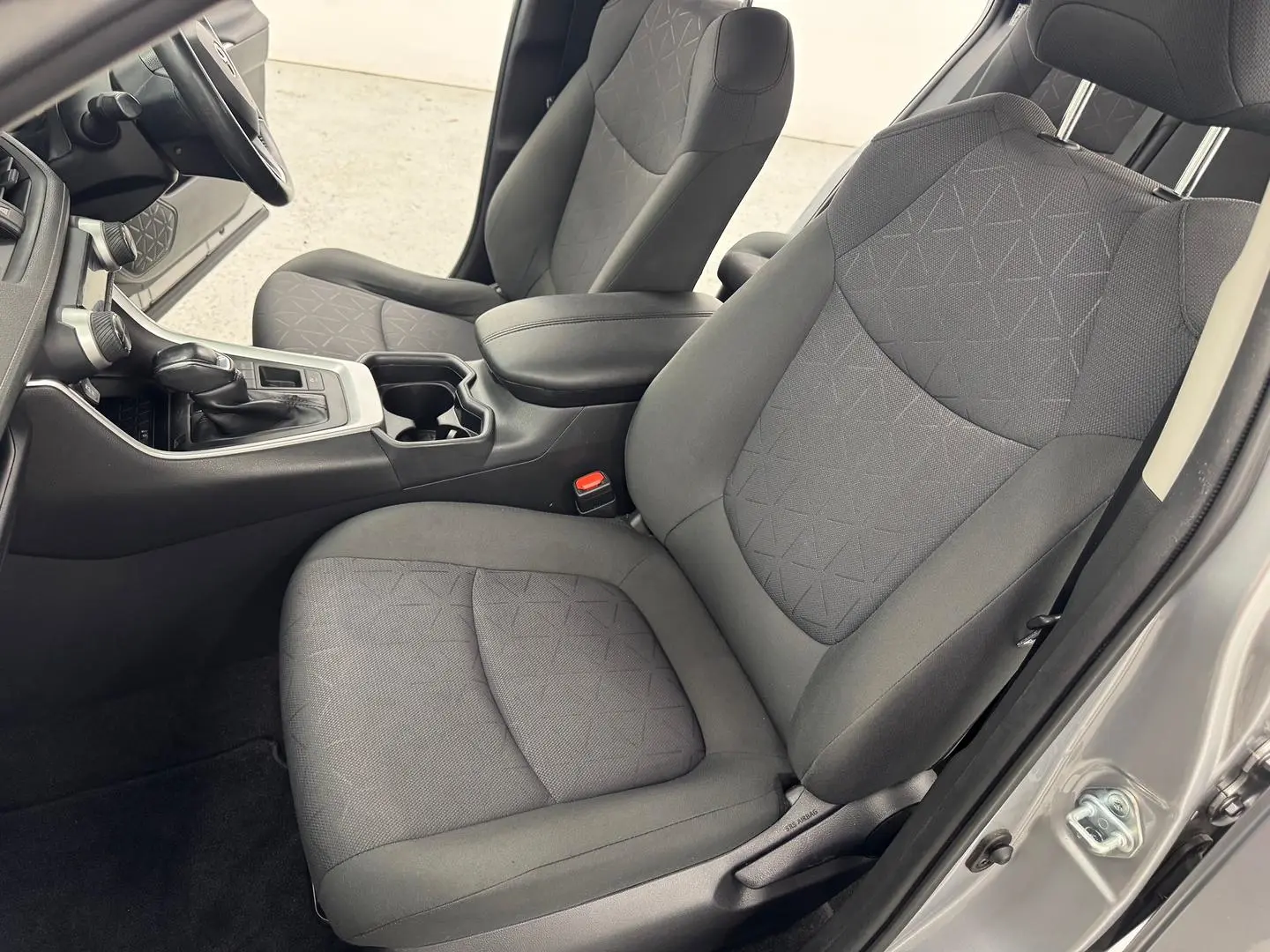 2020 Toyota RAV4 Gallery Image 27