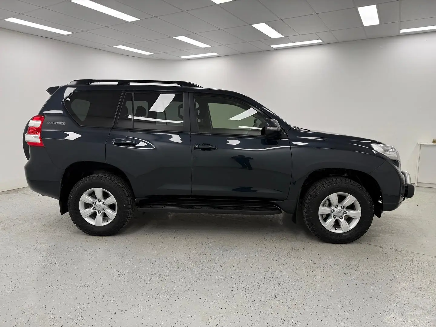 2016 Toyota Landcruiser Prado Gallery Image 2