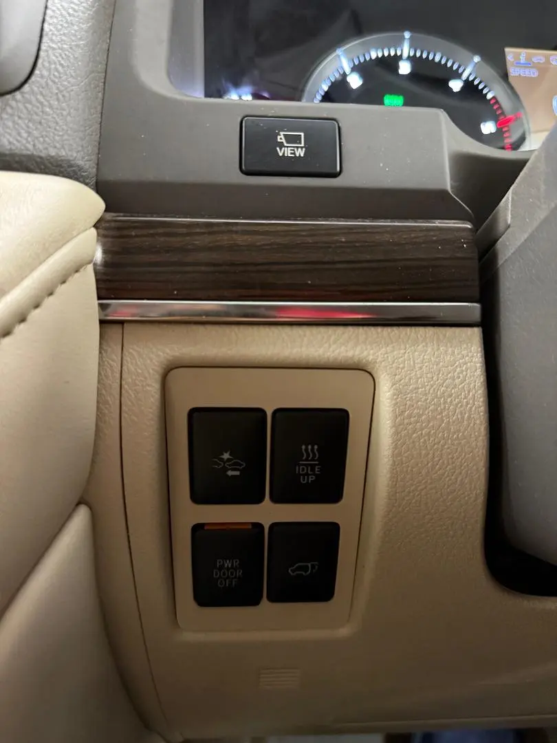 2018 Toyota Landcruiser Gallery Image 43