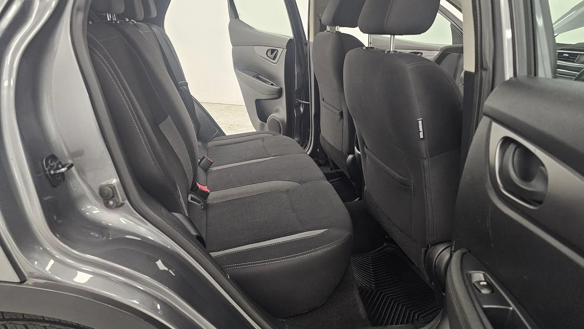 2018 Nissan QASHQAI Gallery Image 21