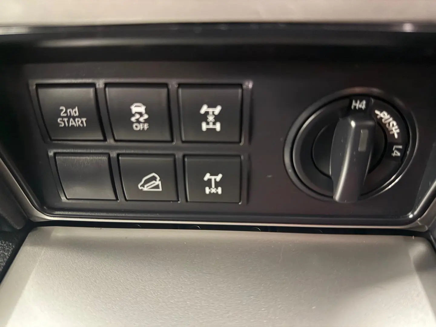 2019 Toyota Landcruiser Prado Gallery Image 26