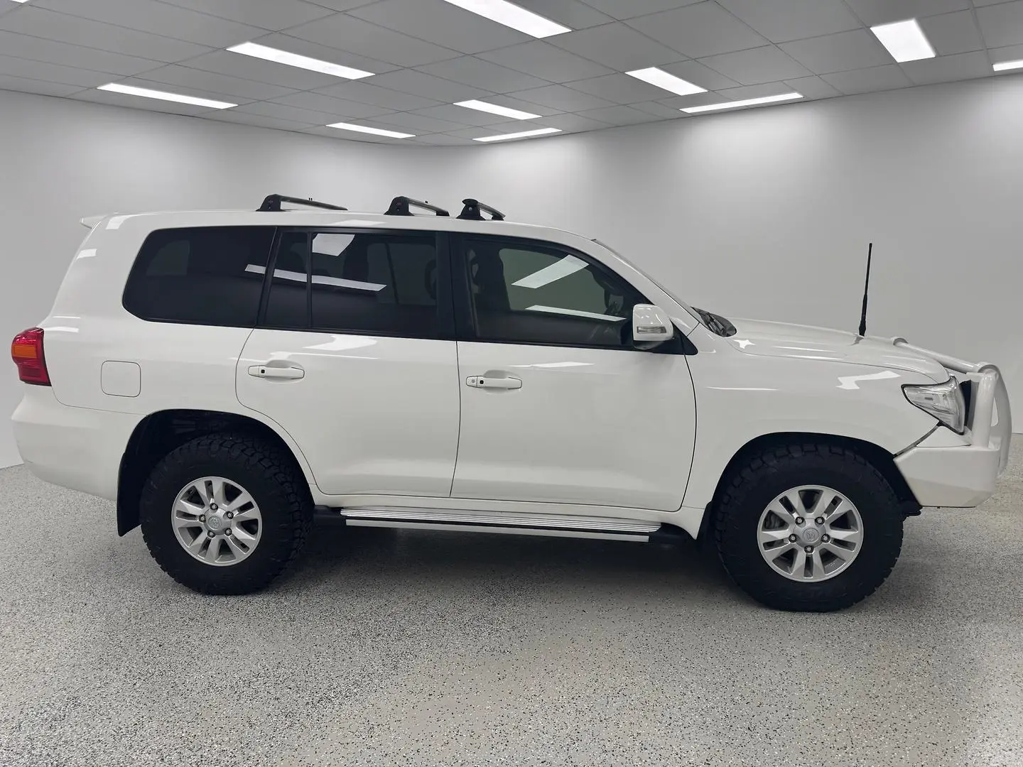 2015 Toyota Landcruiser Gallery Image 2