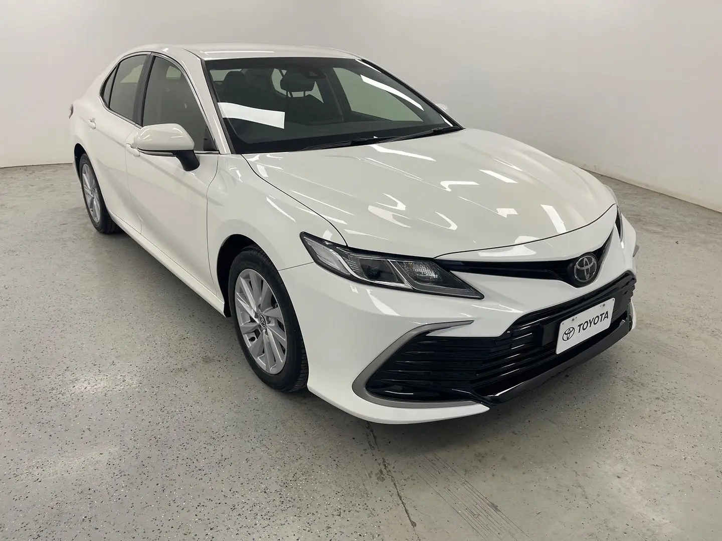 2024 Toyota Camry Gallery Image 1