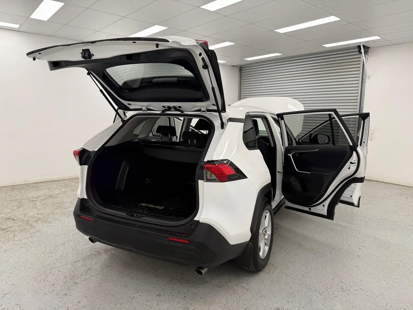 2020 Toyota RAV4 Gallery Image 17