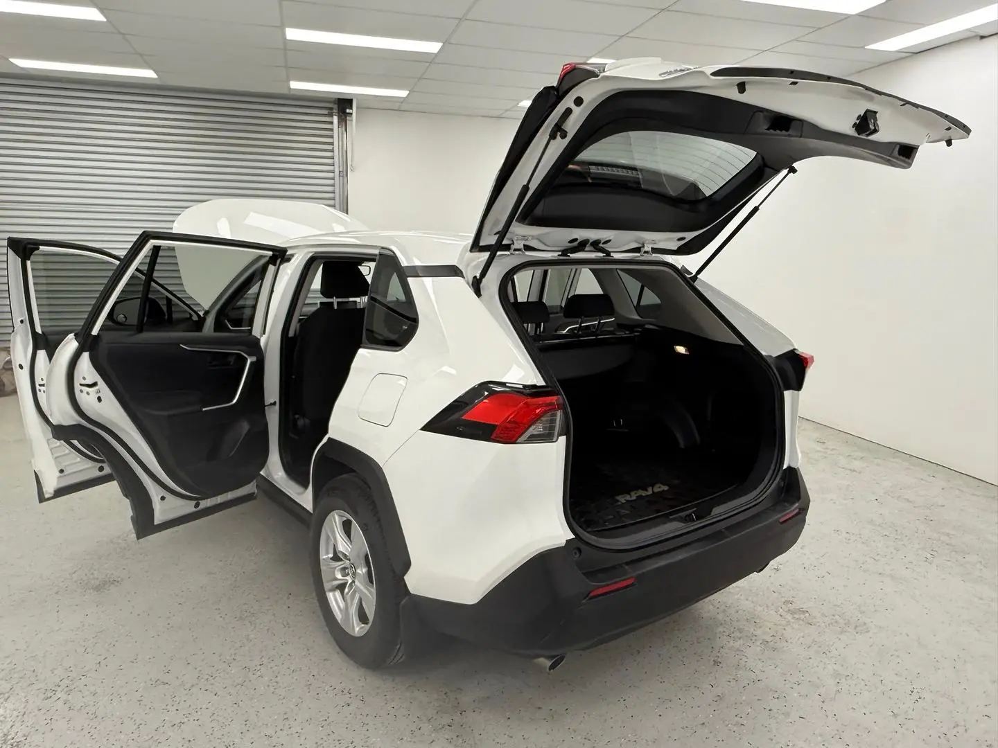 2020 Toyota RAV4 Gallery Image 13