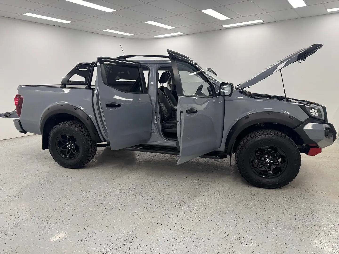 2021 Nissan Navara Gallery Image 8