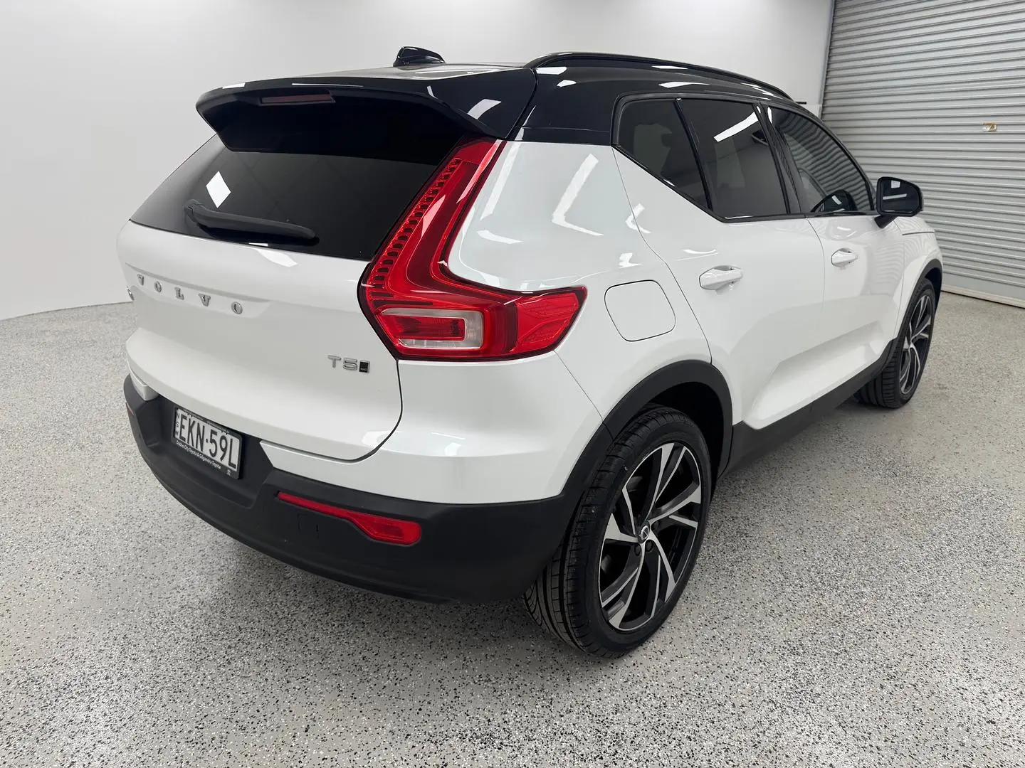 2020 Volvo XC40 Gallery Image 3
