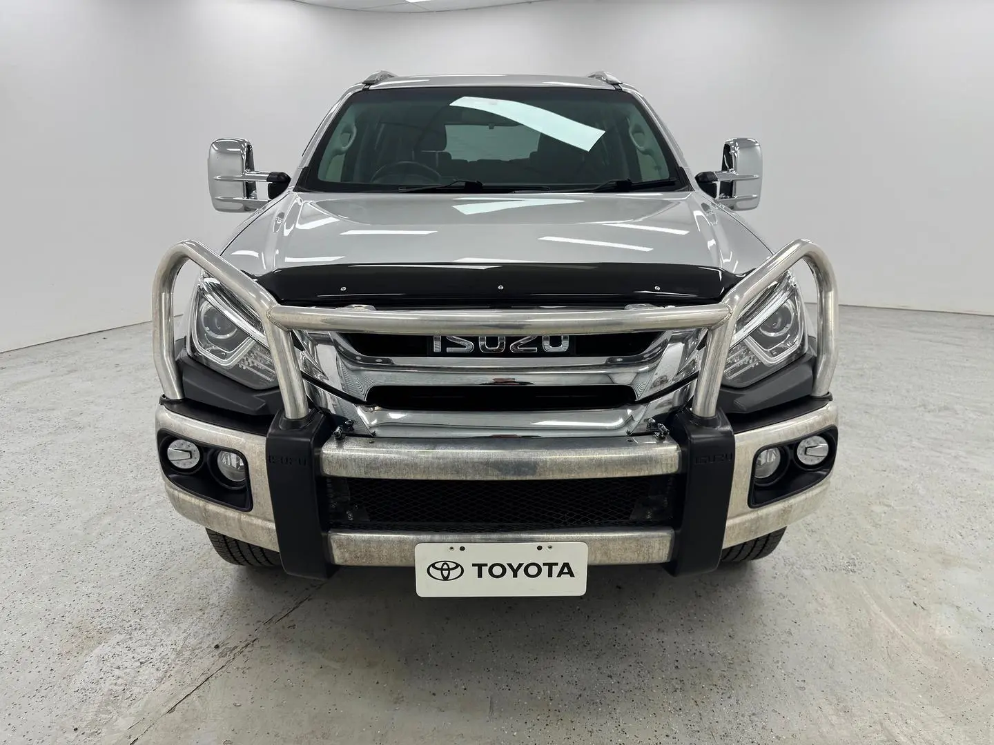 2018 Isuzu MU-X Gallery Image 32