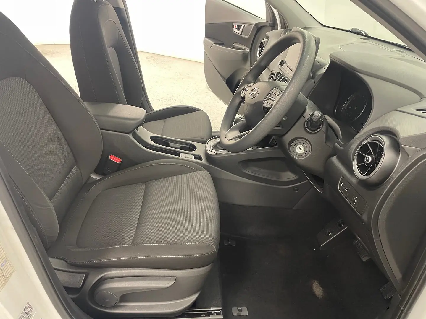 2023 Hyundai Kona Gallery Image 22