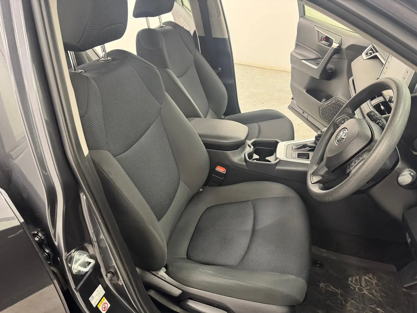 2019 Toyota RAV4 Gallery Image 24