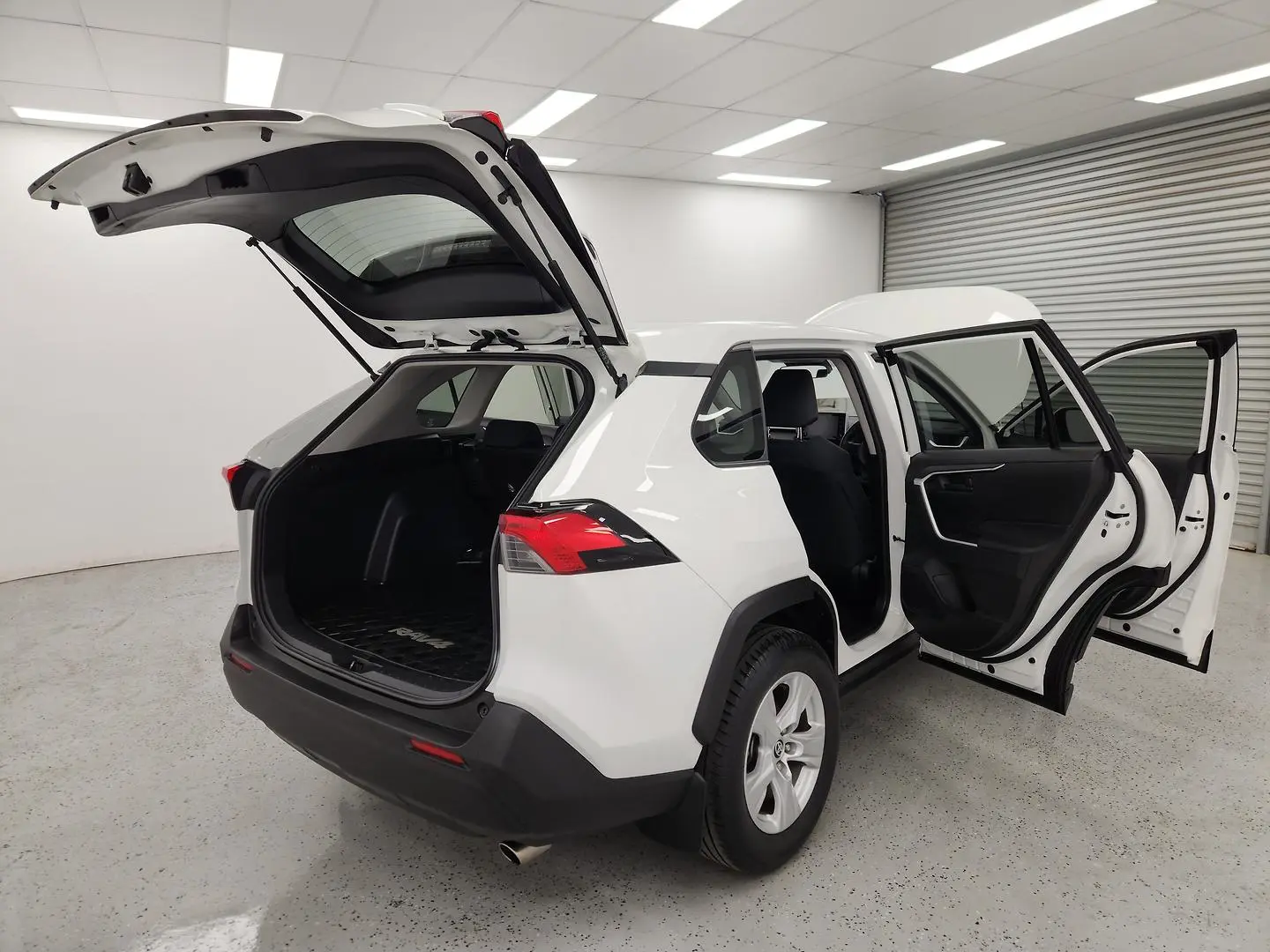 2020 Toyota RAV4 Gallery Image 10