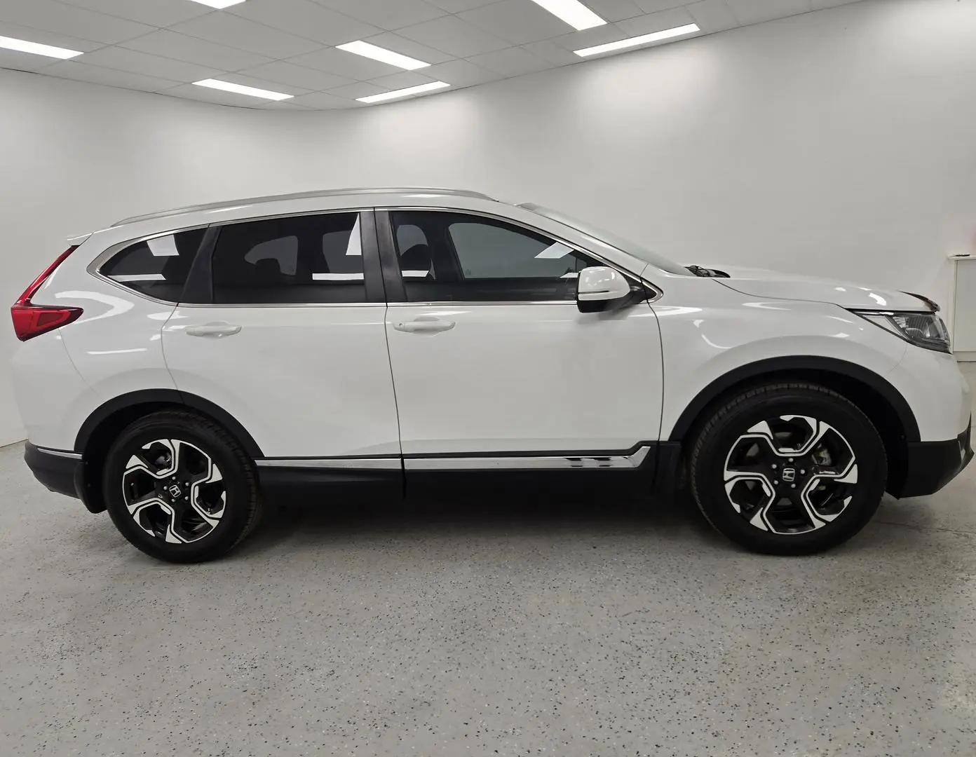 2019 Honda CR-V Gallery Image 2
