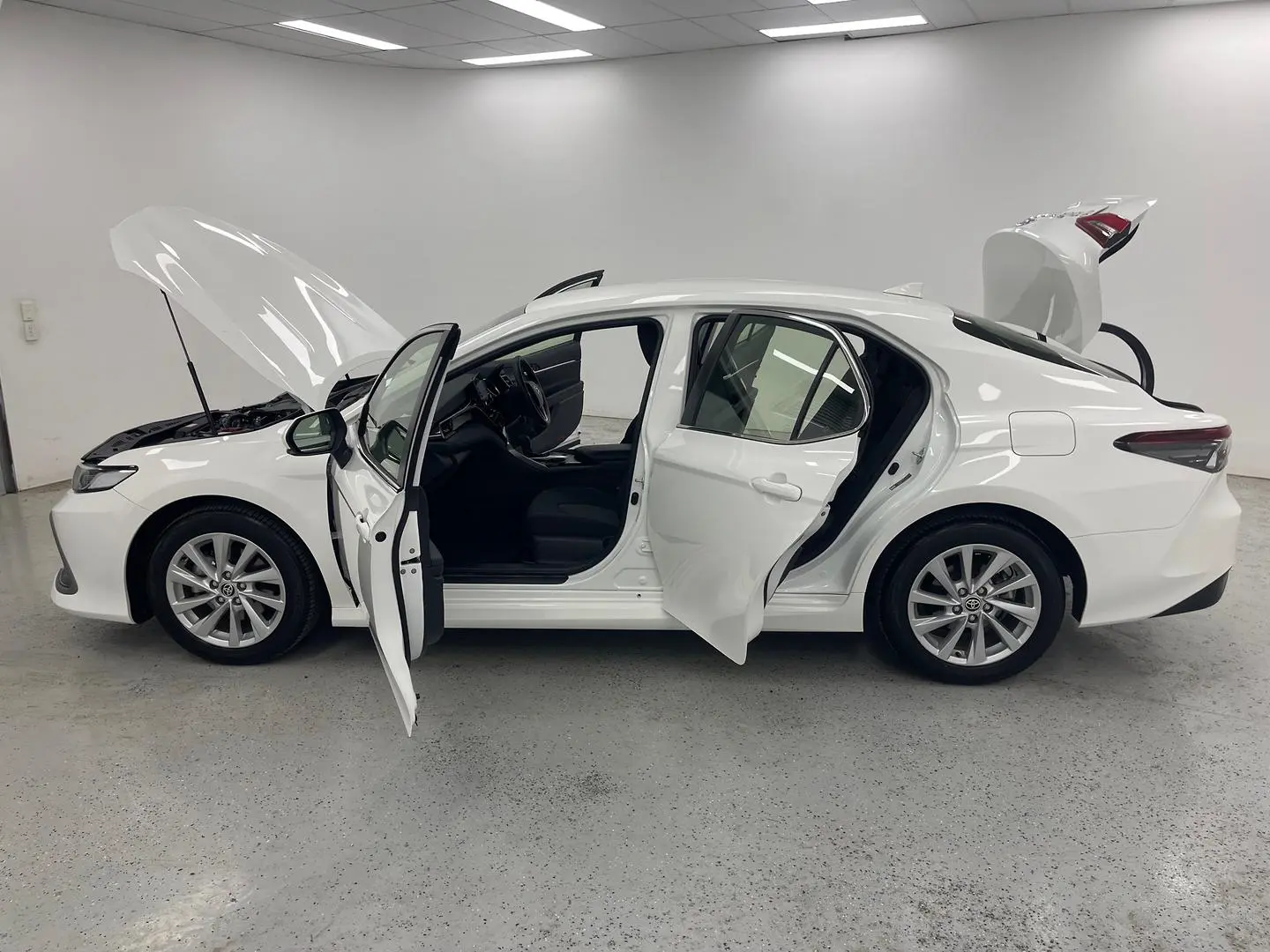 2024 Toyota Camry Gallery Image 12