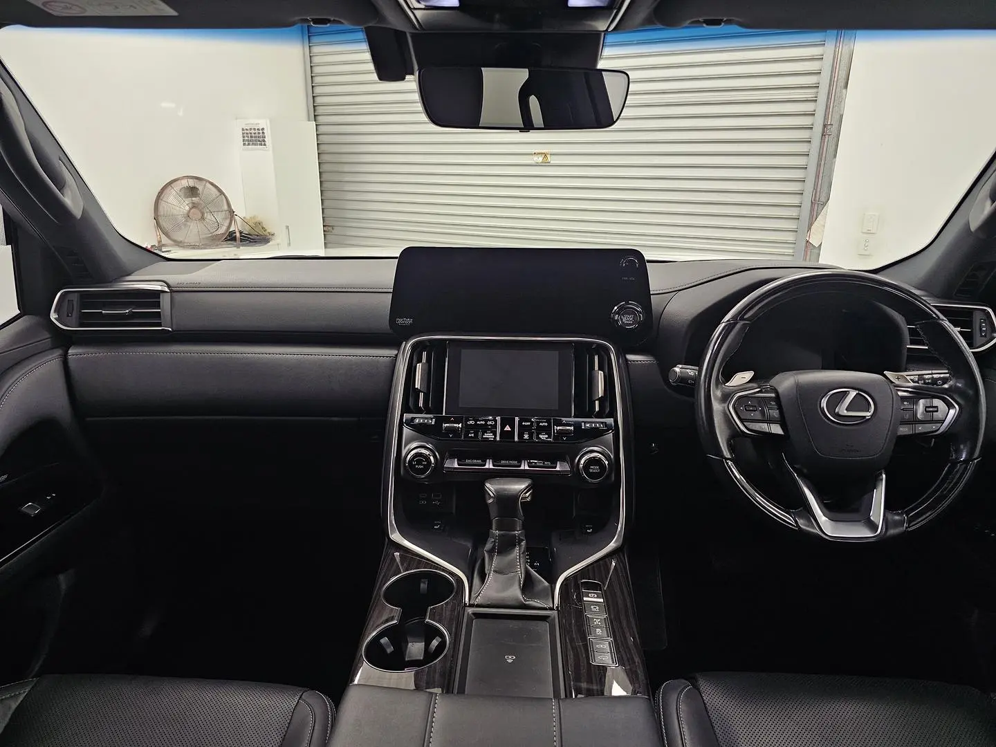 2023 Lexus LX Gallery Image 29