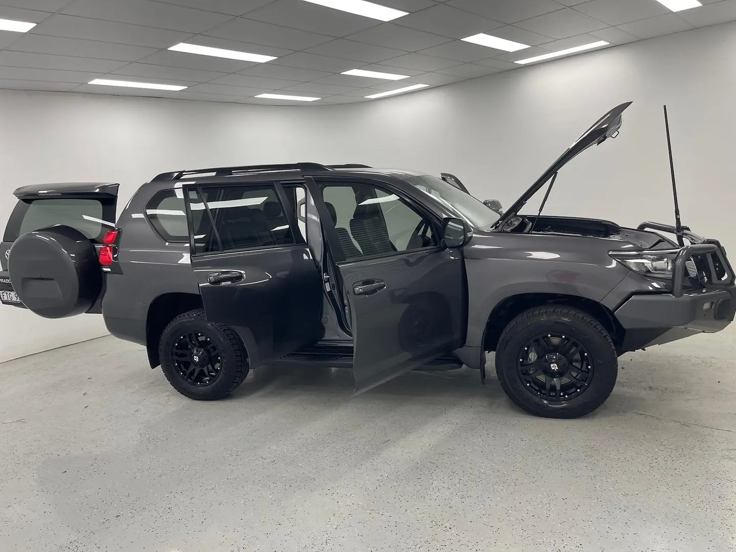 2021 Toyota Landcruiser Prado Gallery Image 9