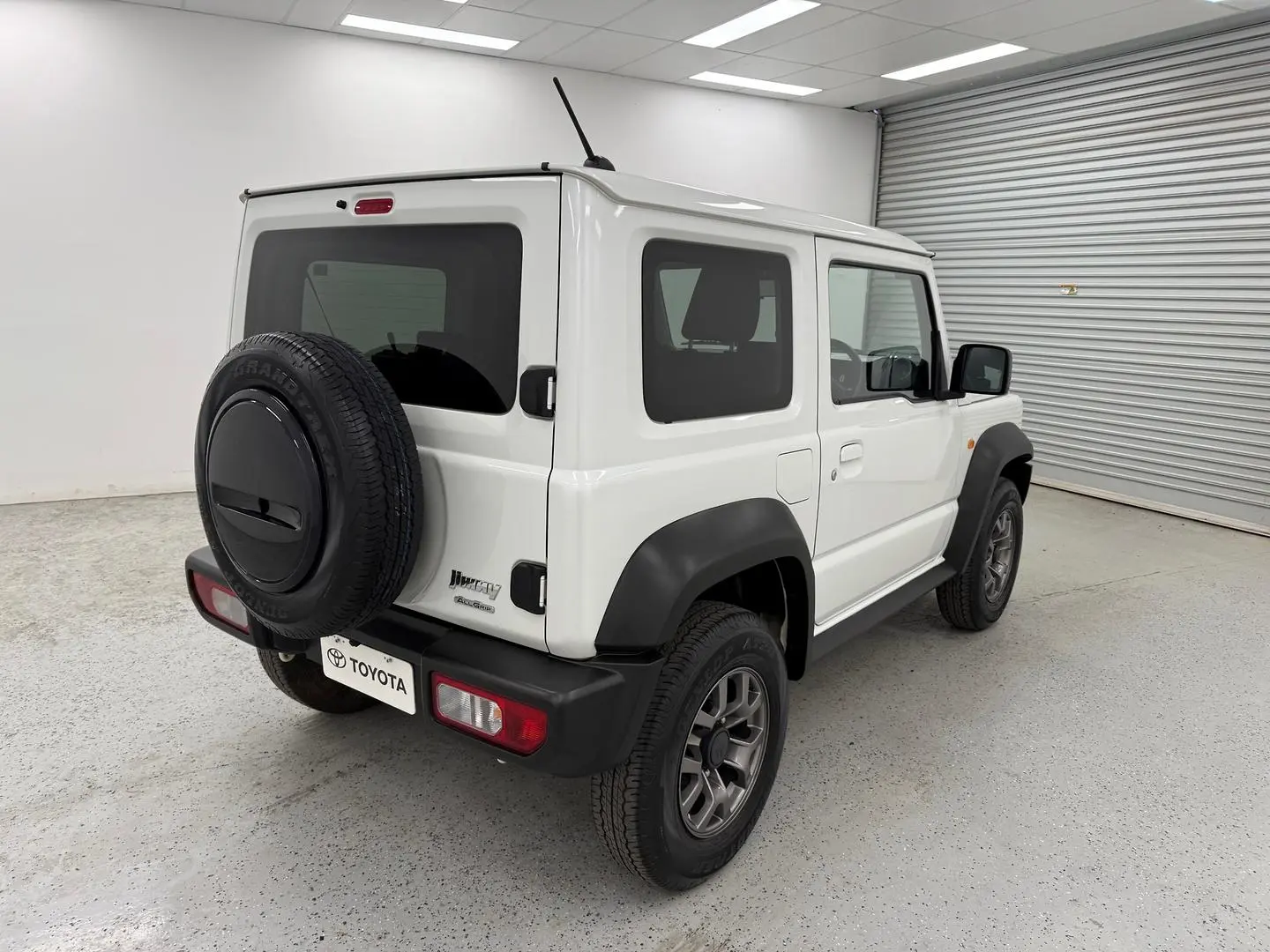 2023 Suzuki Jimny Gallery Image 3