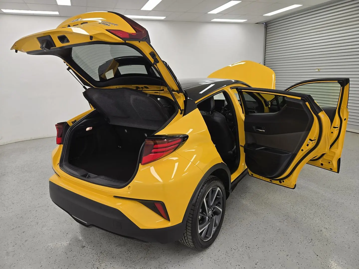 2022 Toyota C-HR Gallery Image 10
