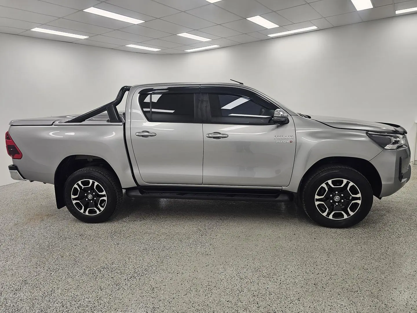 2021 Toyota Hilux Gallery Image 2