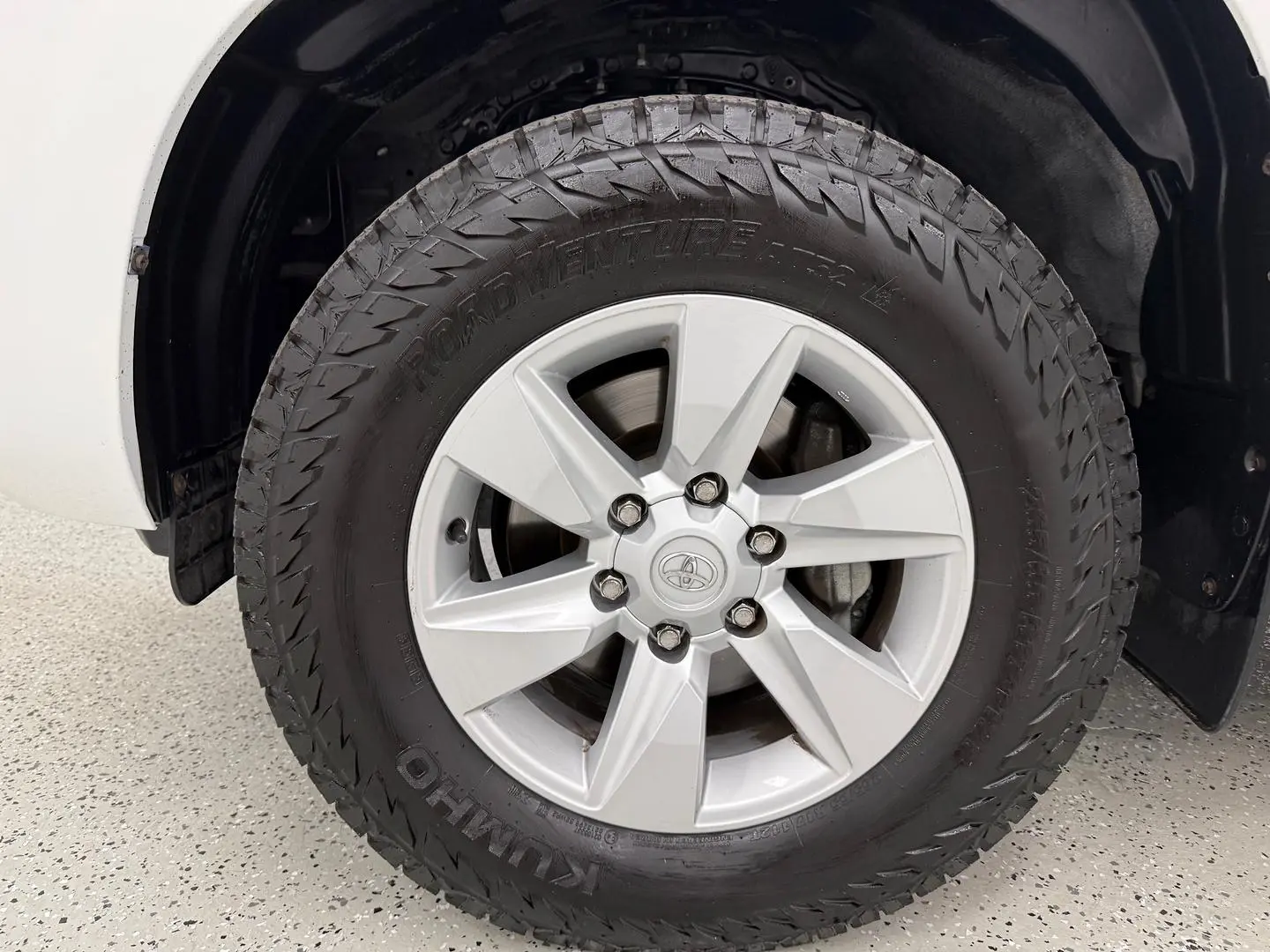 2021 Toyota Landcruiser Prado Gallery Image 9