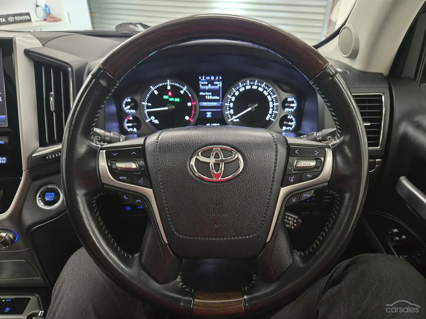 2018 Toyota Landcruiser Image 24