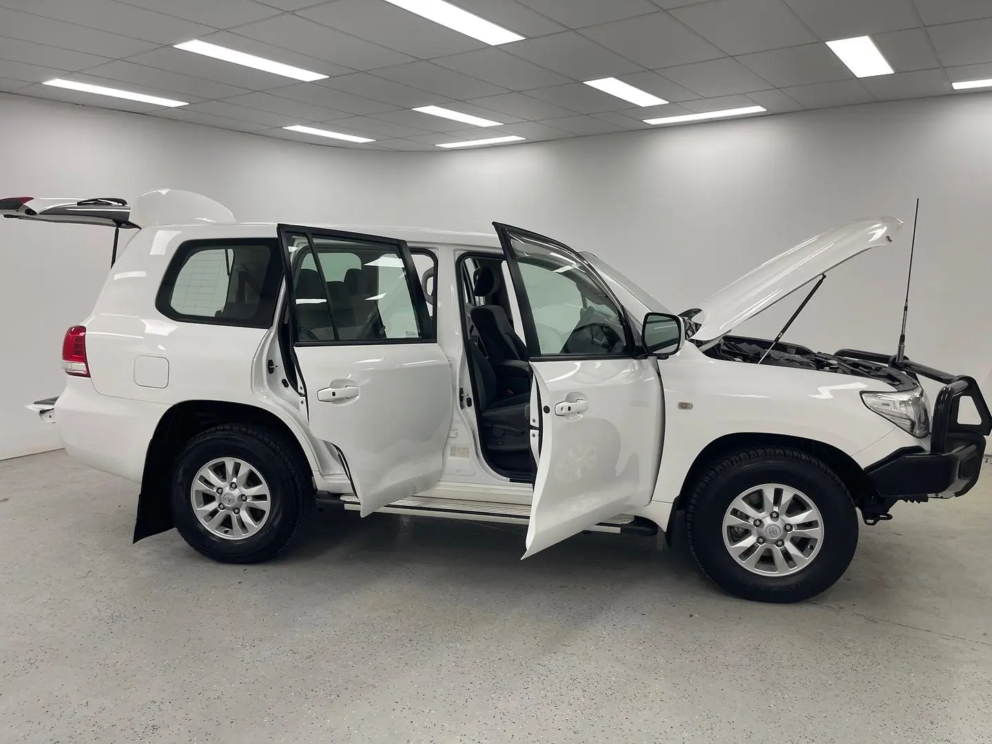 2010 Toyota Landcruiser Gallery Image 9