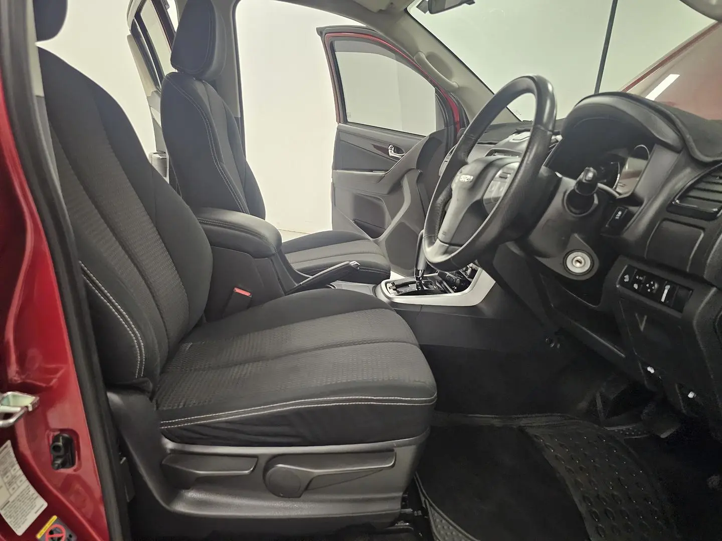 2020 Isuzu MU-X Gallery Image 25