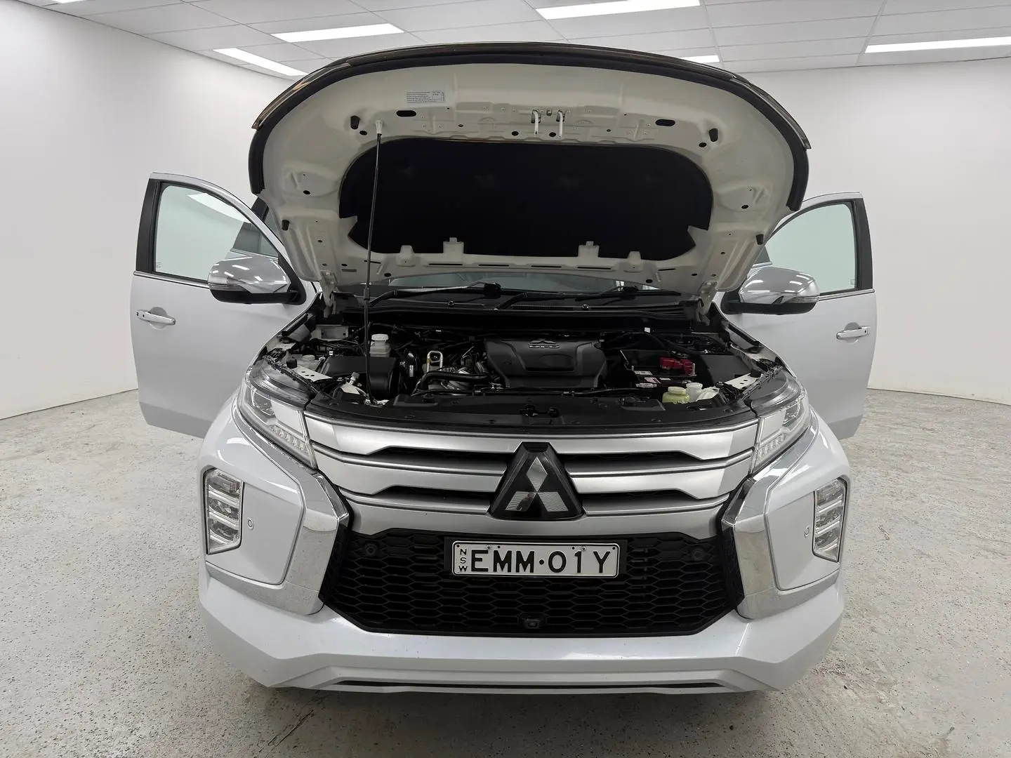 2021 Mitsubishi Pajero Sport Gallery Image 24