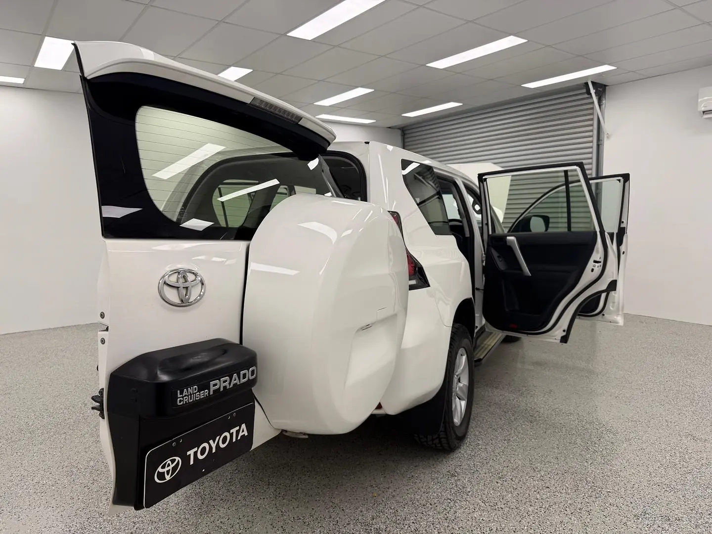 2020 Toyota Landcruiser Prado Gallery Image 16