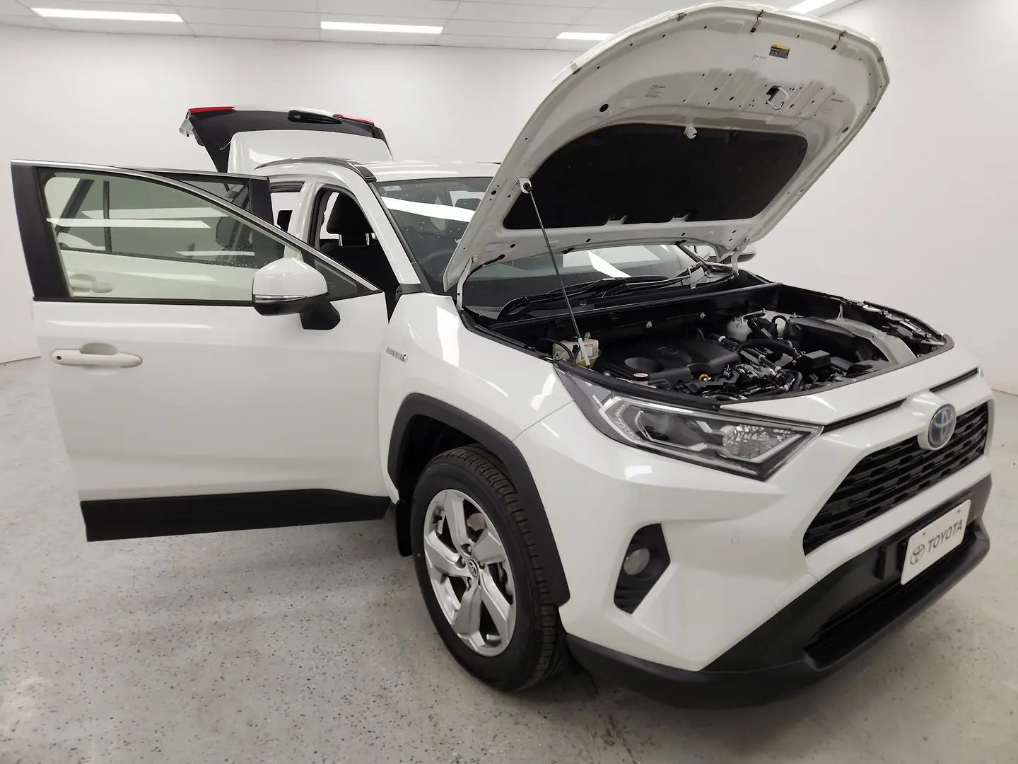 2019 Toyota RAV4 Gallery Image 8