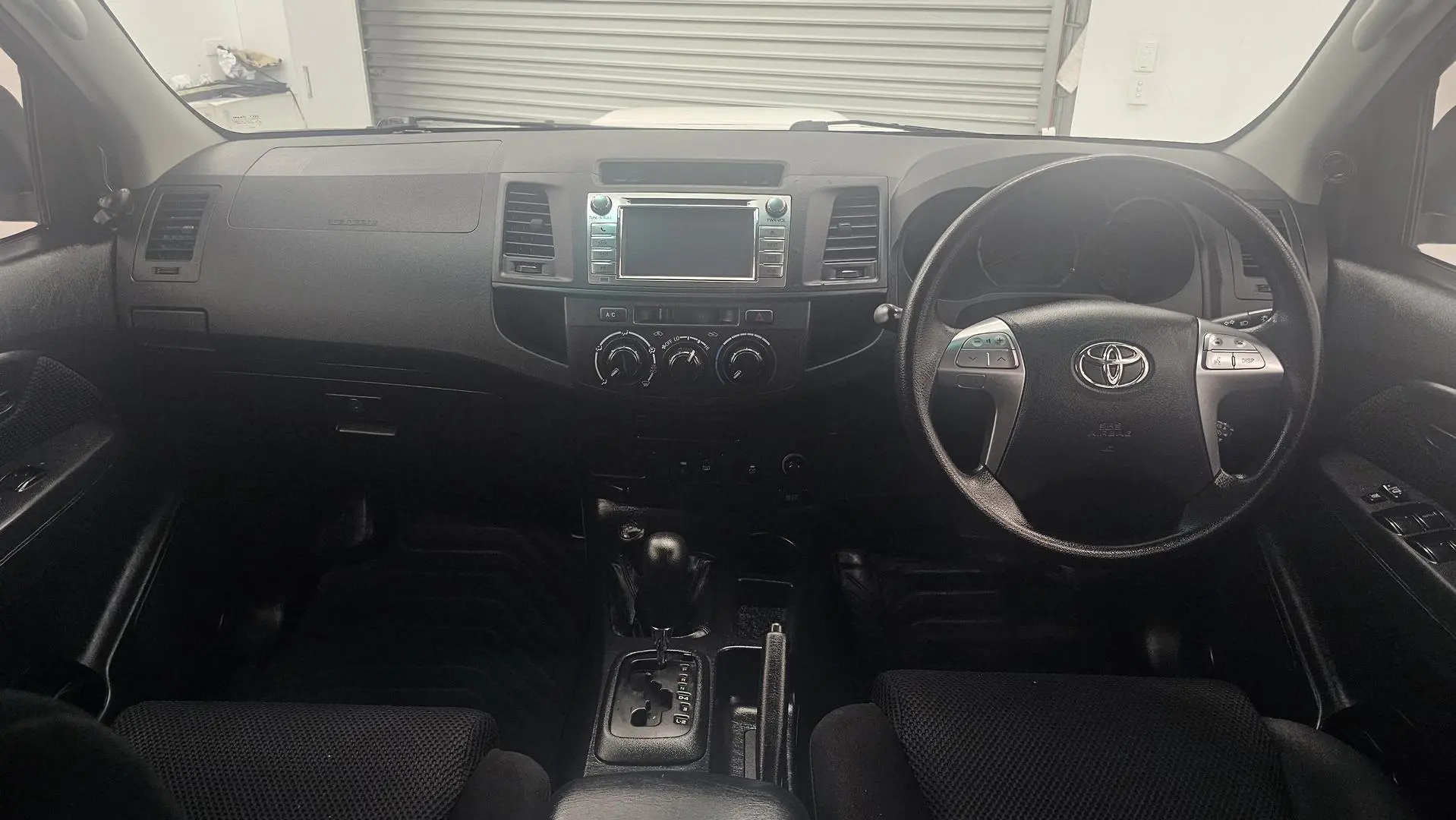 2015 Toyota Hilux Gallery Image 27