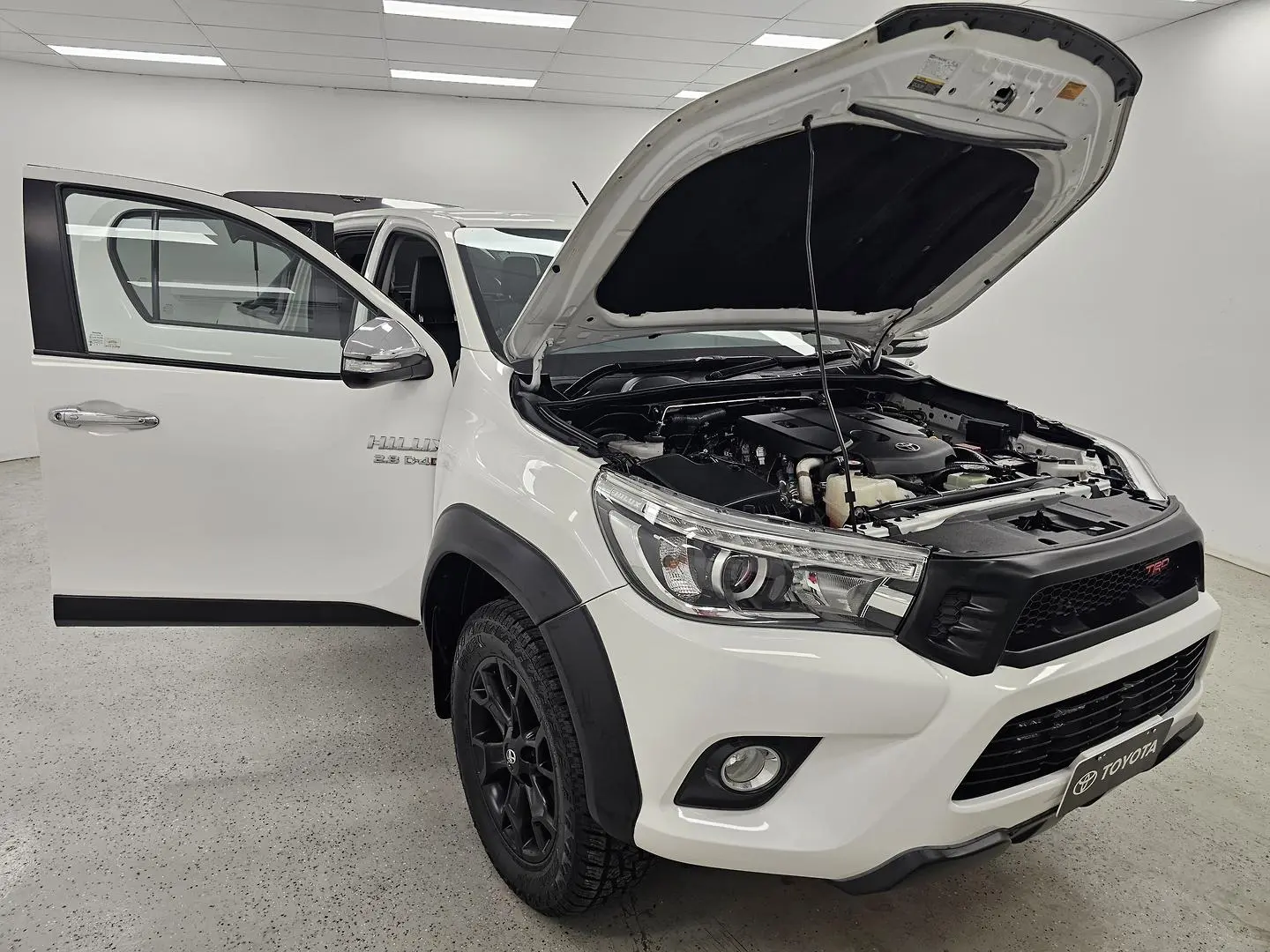 2017 Toyota Hilux Gallery Image 24