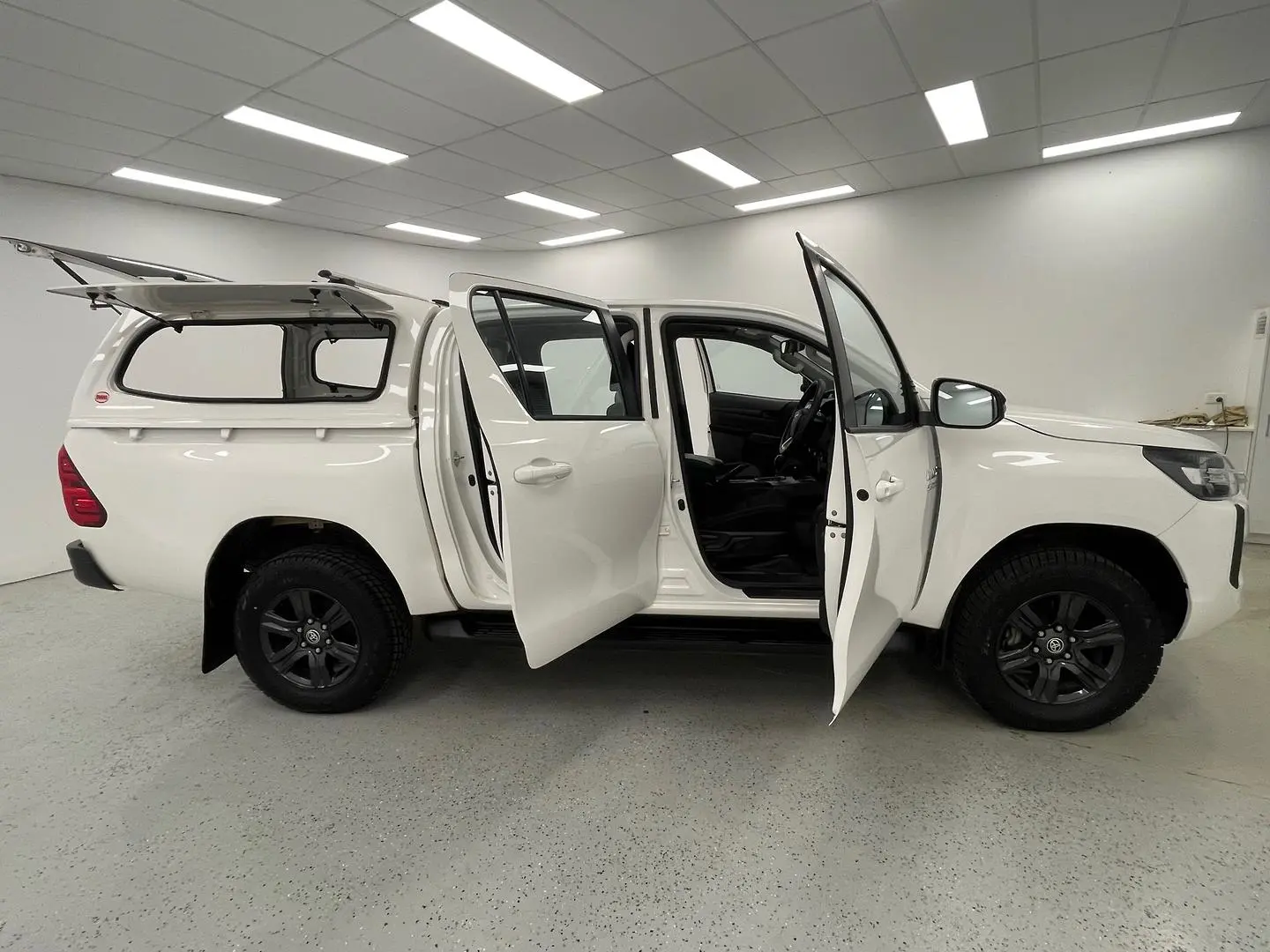 2024 Toyota Hilux Gallery Image 10