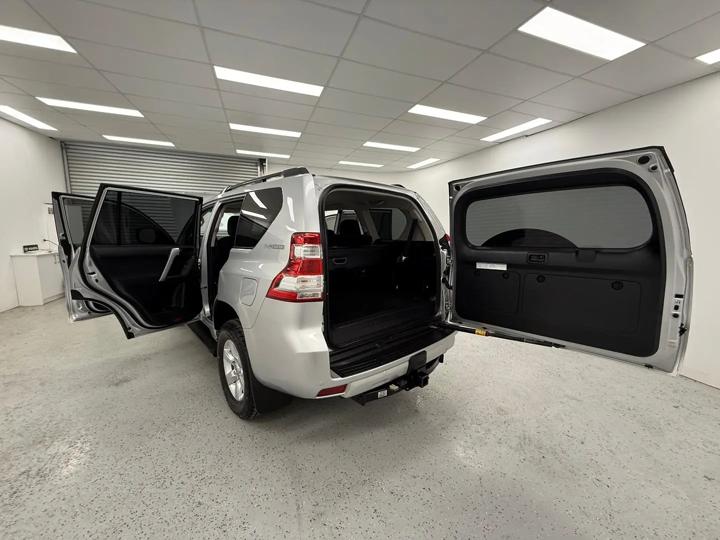 2015 Toyota Landcruiser Prado Gallery Image 12
