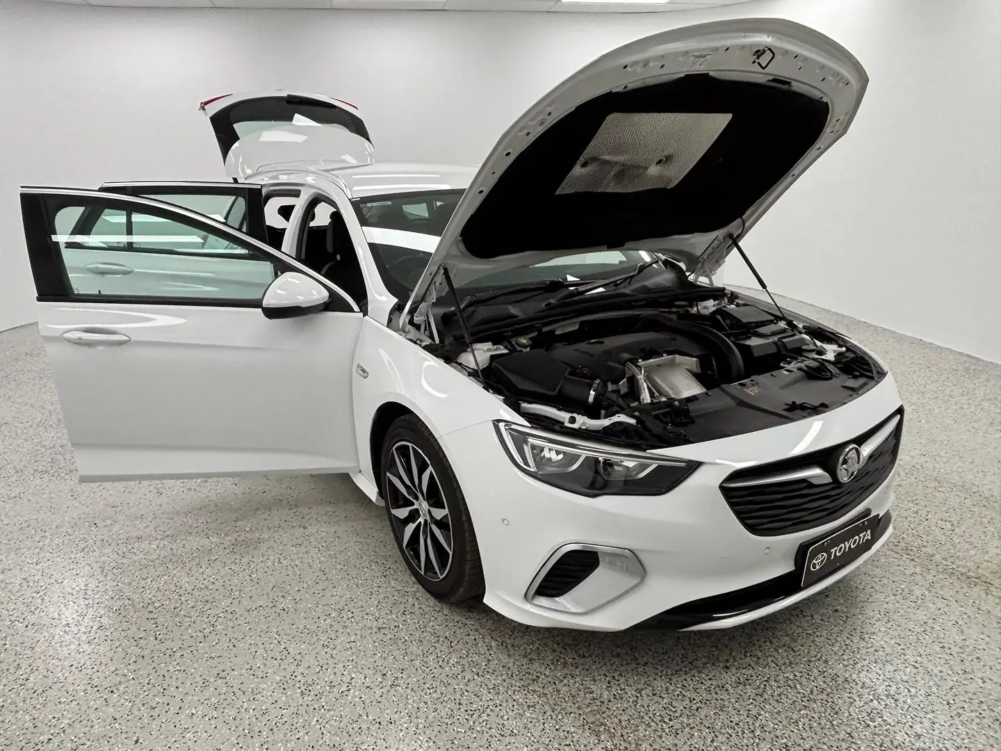 2018 Holden Commodore Gallery Image 8