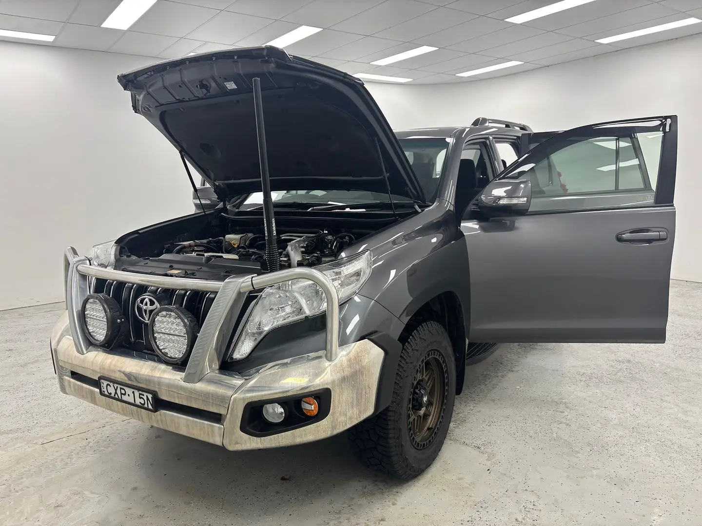 2015 Toyota Landcruiser Prado Gallery Image 14