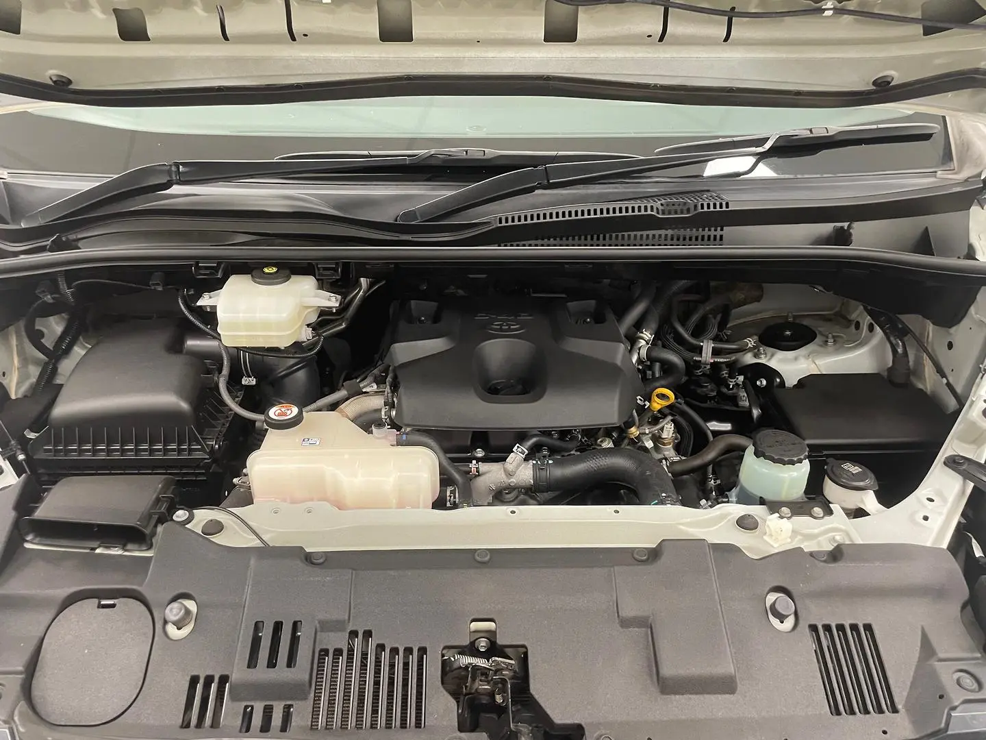 2019 Toyota Hiace Gallery Image 15