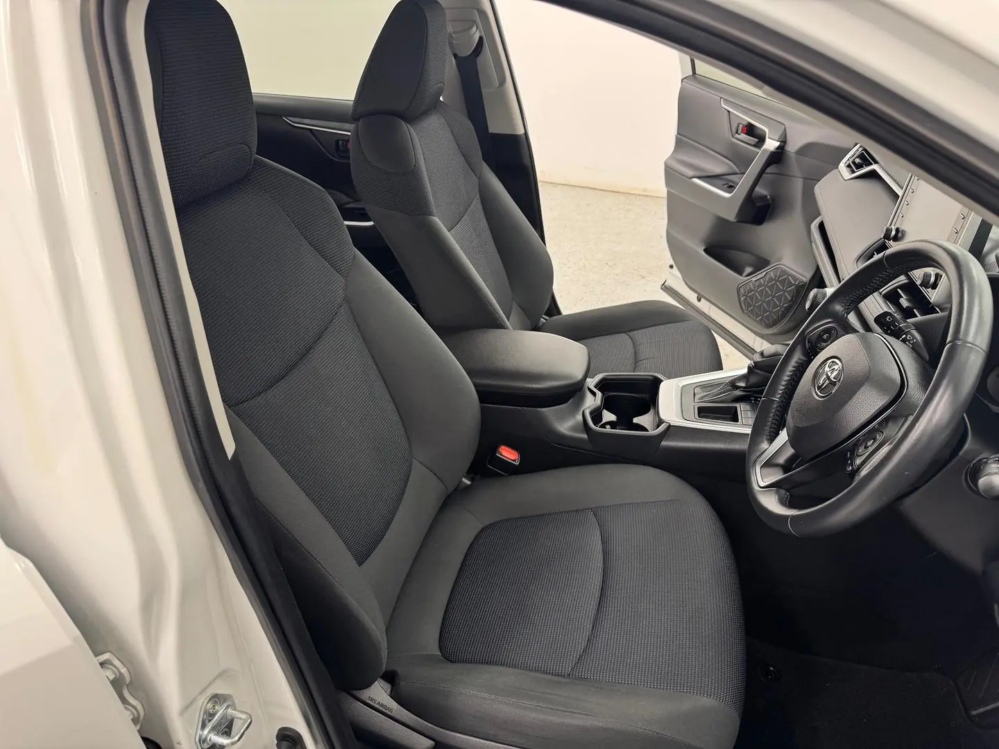 2021 Toyota RAV4 Gallery Image 24