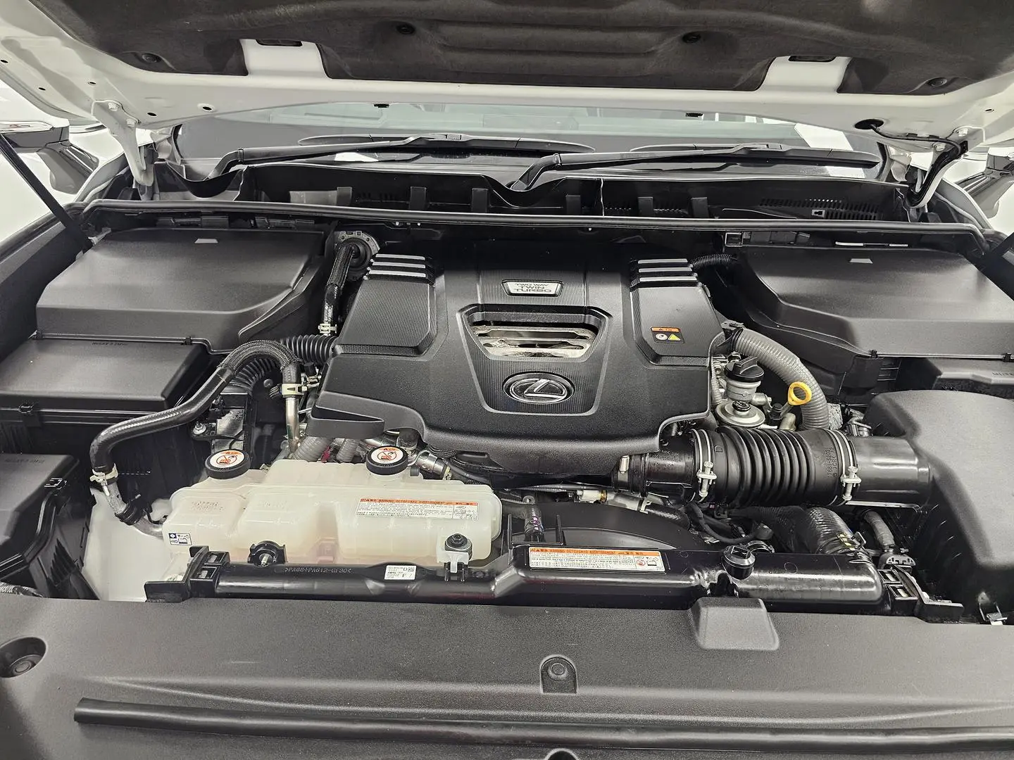 2023 Lexus LX Gallery Image 28
