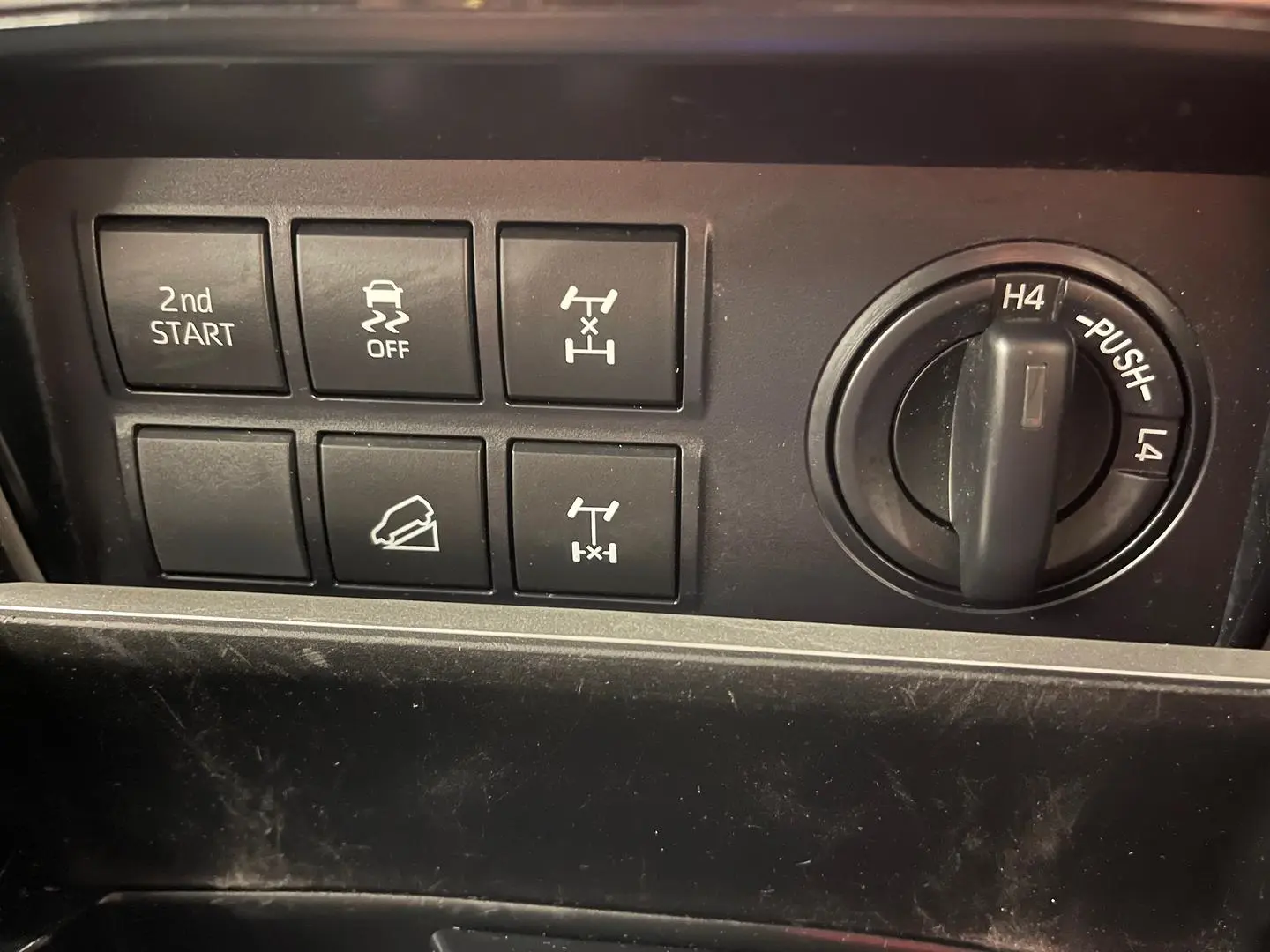 2021 Toyota Landcruiser Prado Gallery Image 25