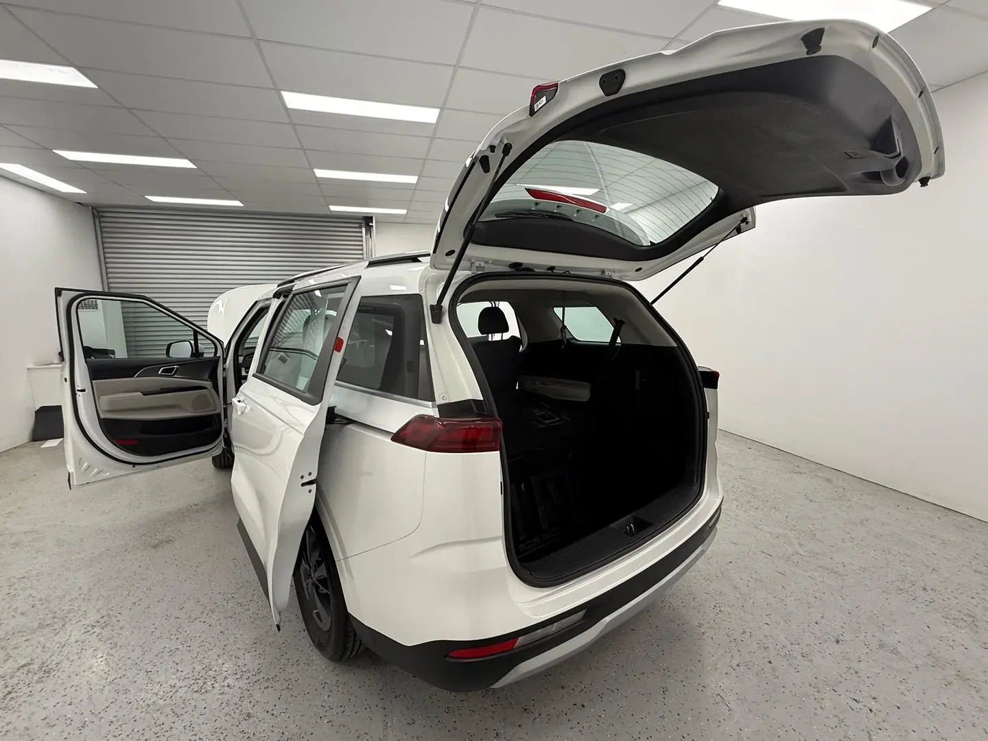 2023 Kia Carnival Gallery Image 11