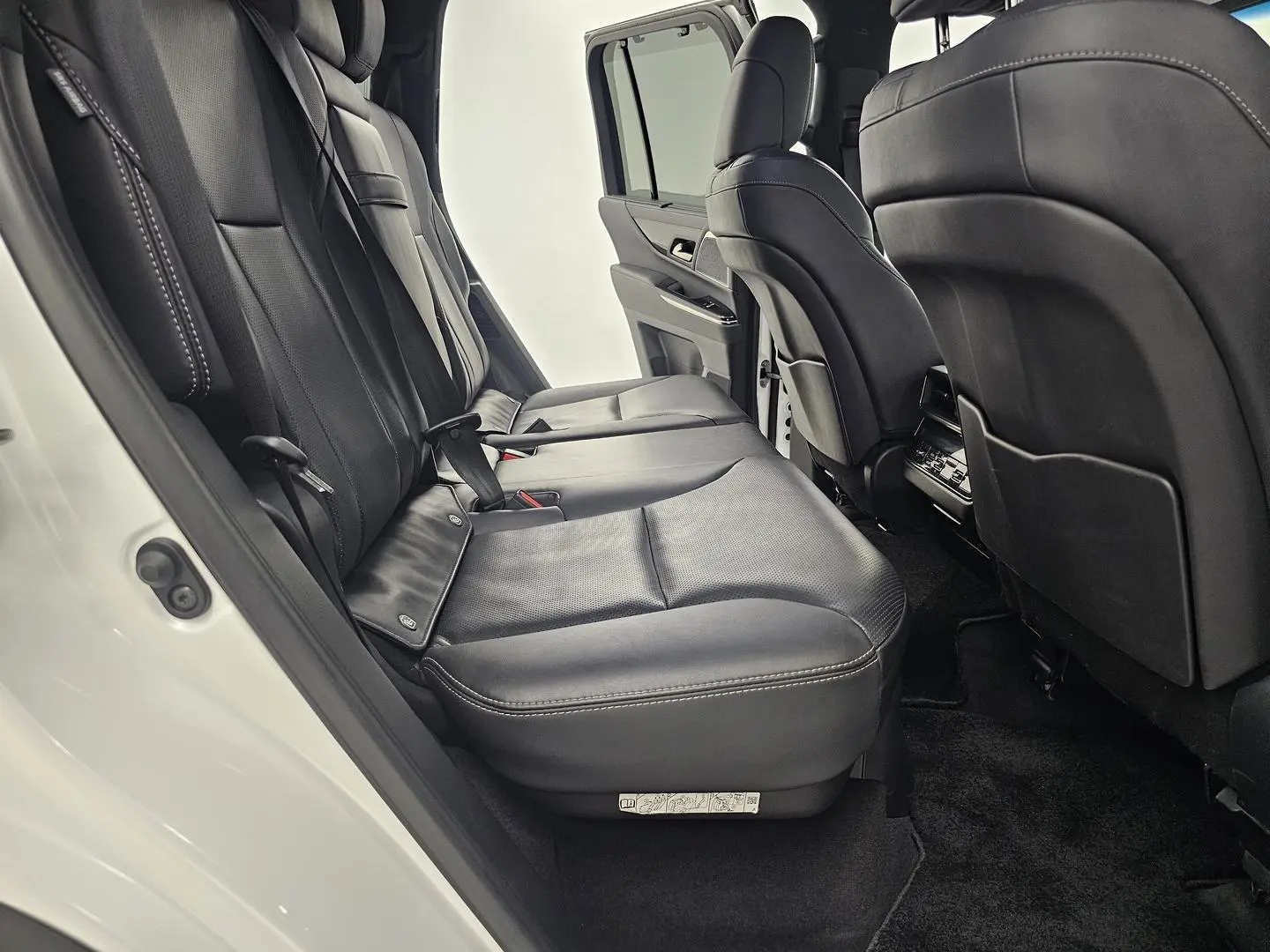 2023 Lexus LX Gallery Image 22