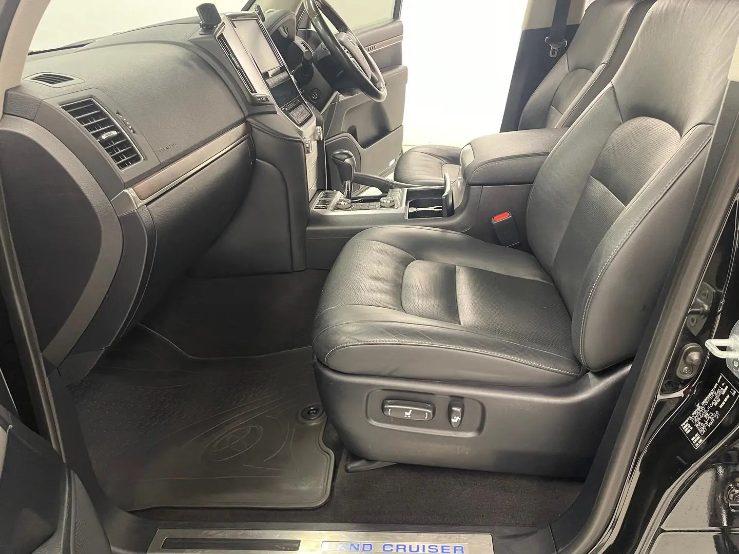 2021 Toyota Landcruiser Gallery Image 18