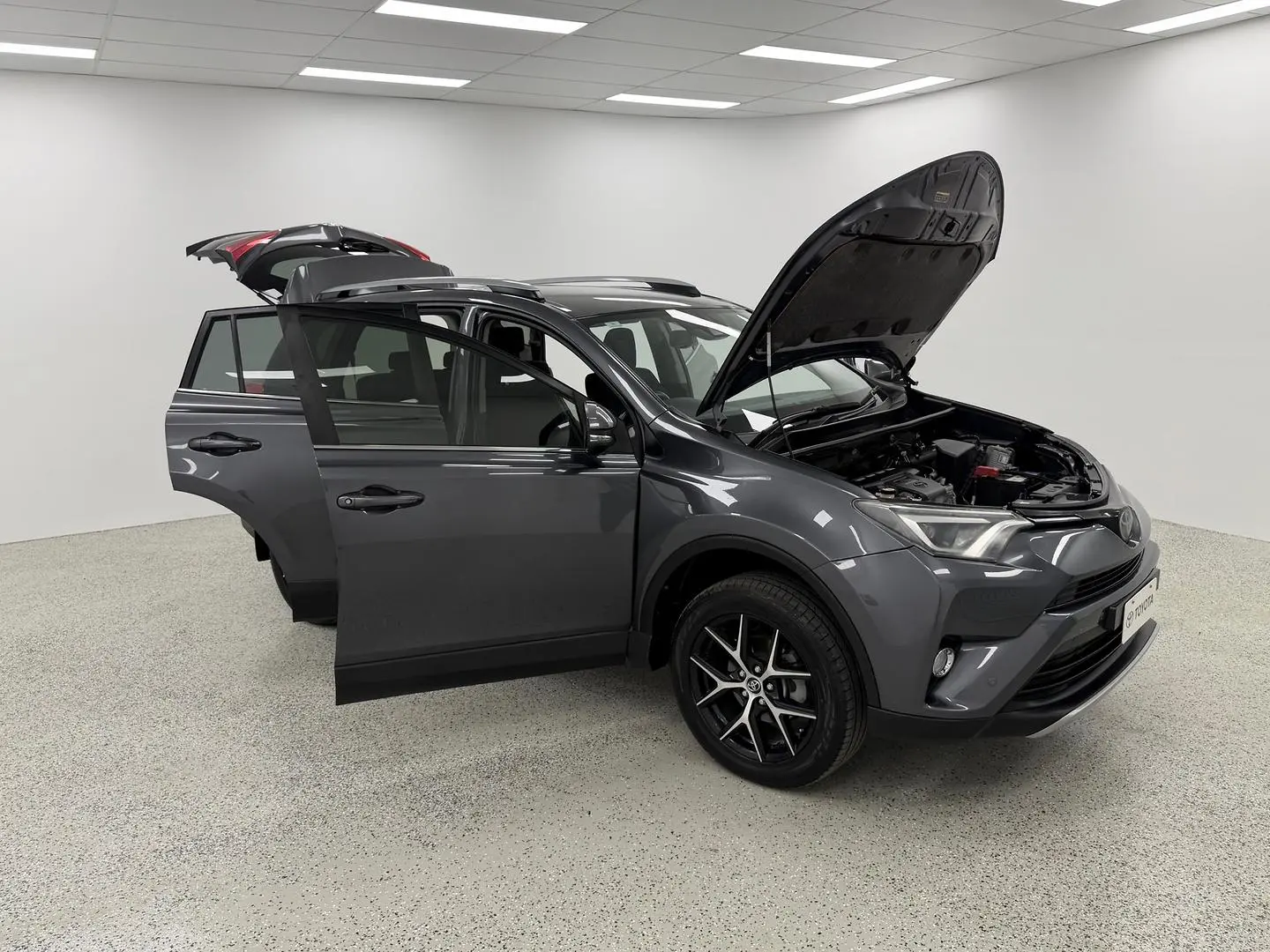 2018 Toyota RAV4 Gallery Image 12