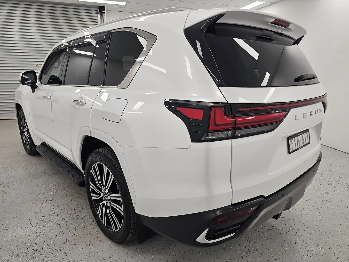 2023 Lexus LX Gallery Image 5
