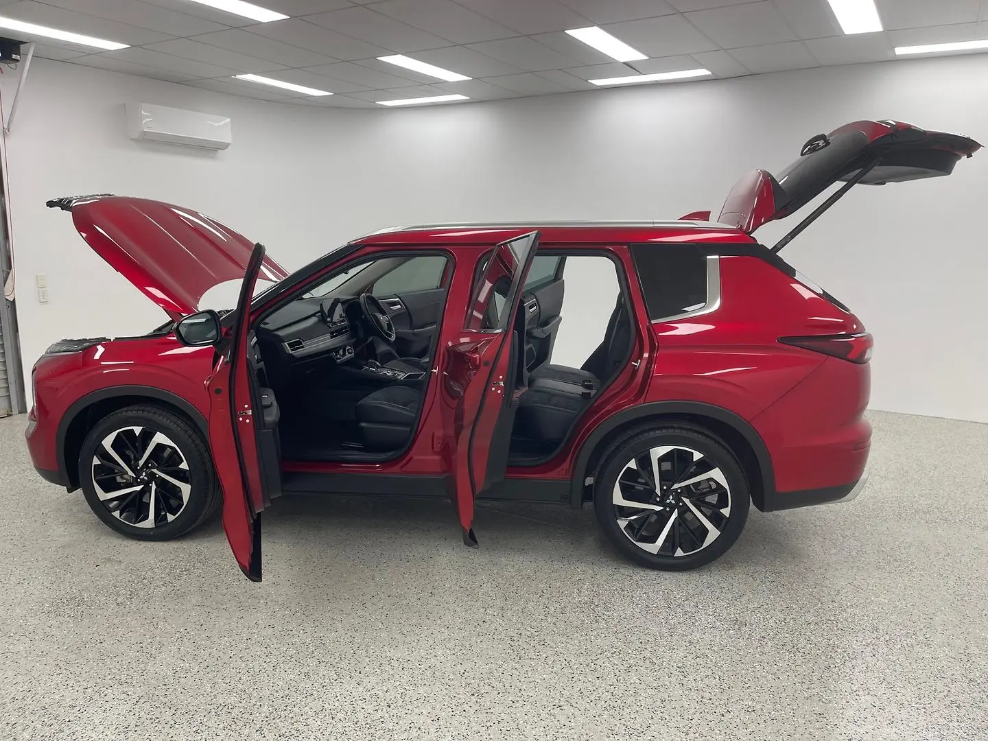 2022 Mitsubishi Outlander Gallery Image 11