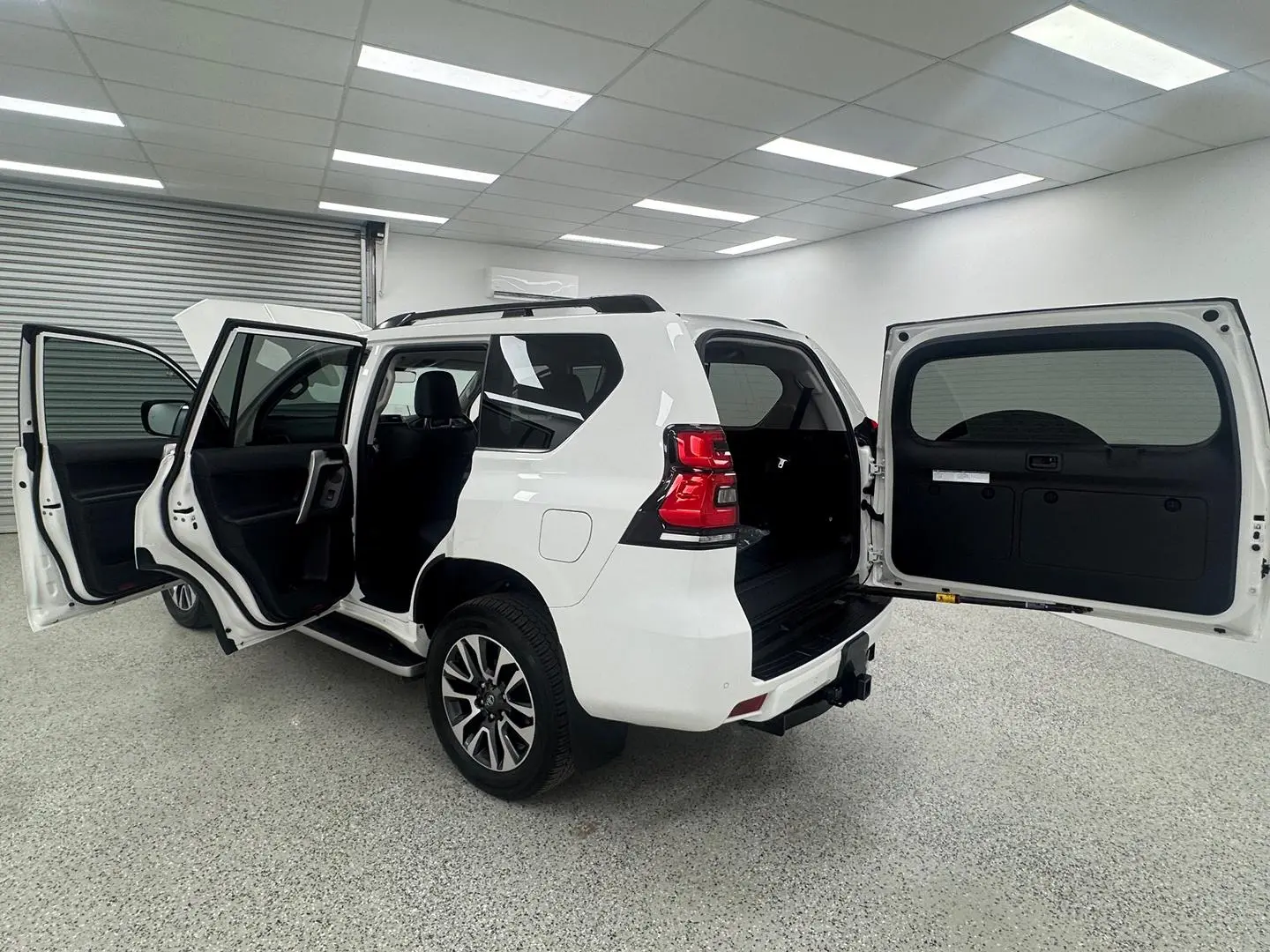 2024 Toyota Landcruiser Prado Gallery Image 10