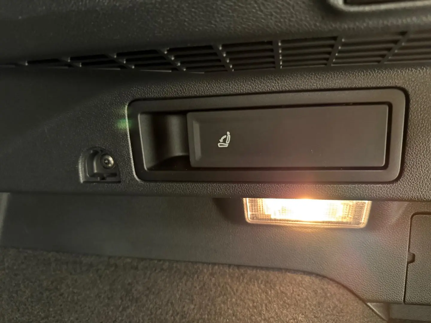 2021 Volkswagen Tiguan Gallery Image 16