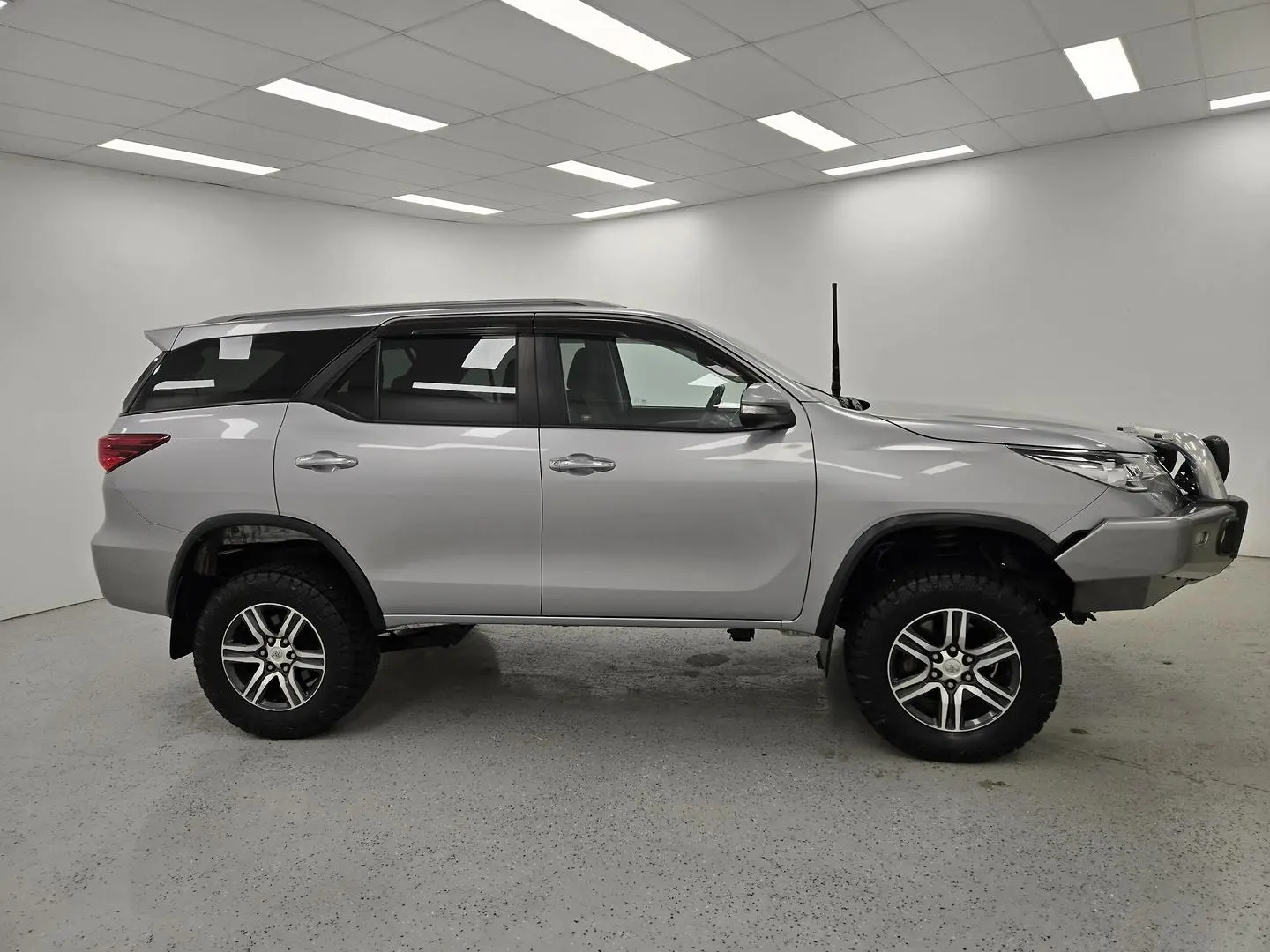 2015 Toyota Fortuner Gallery Image 2