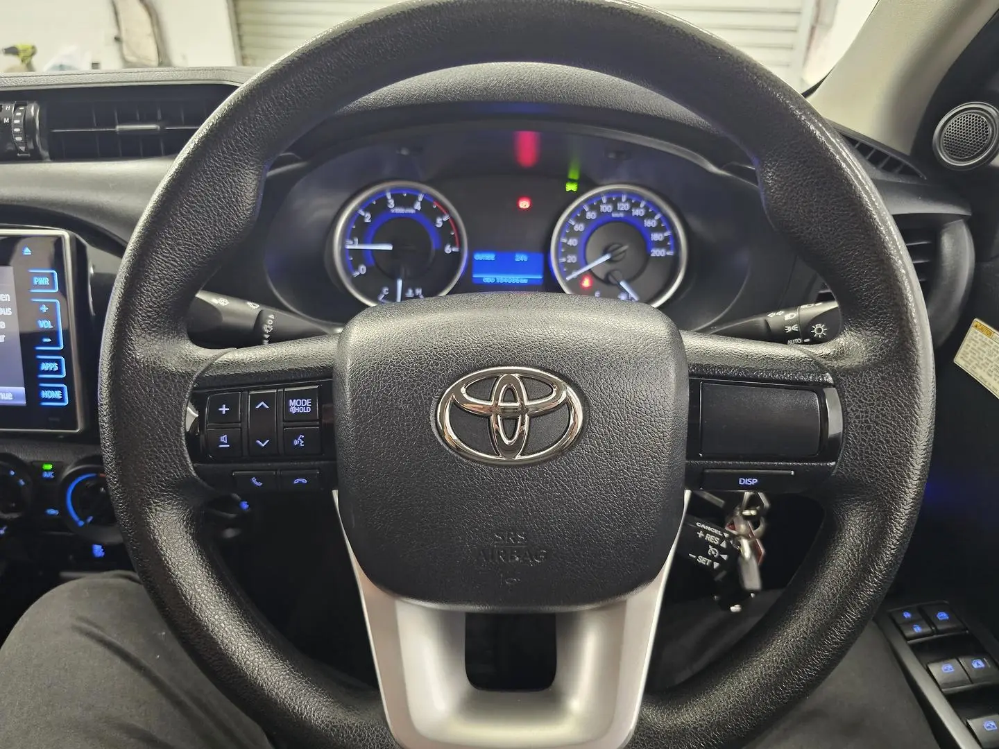 2015 Toyota Hilux Gallery Image 27